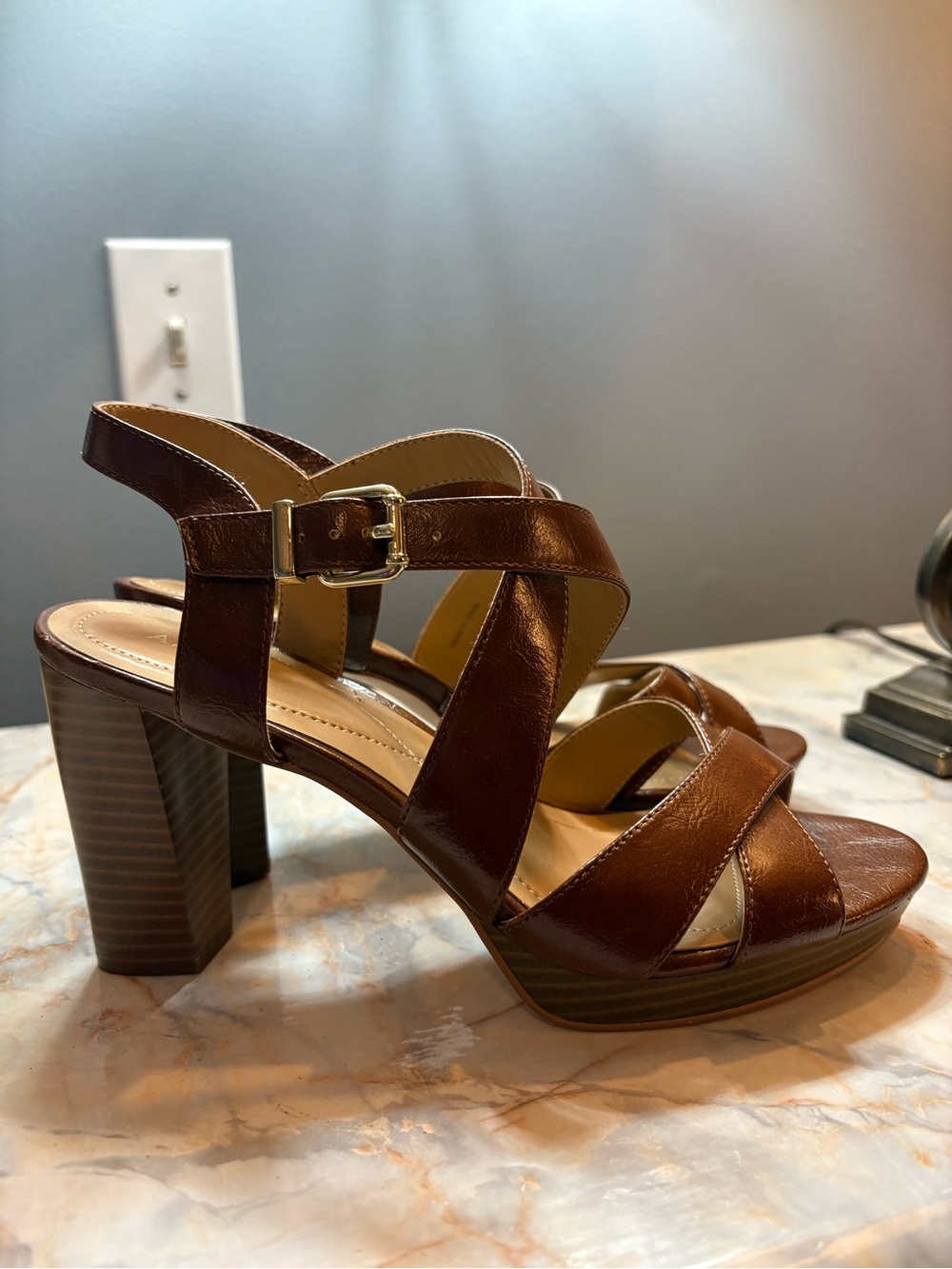 NWOT Alfani brown strappy platform block heel sandals 8